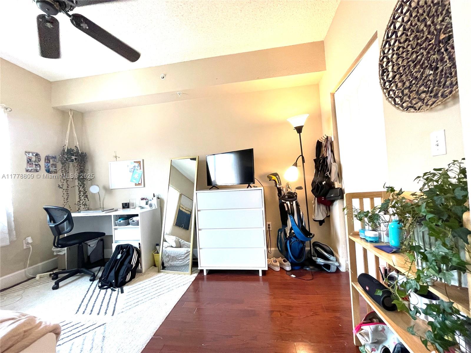 VALENCIA CONDO - Residential