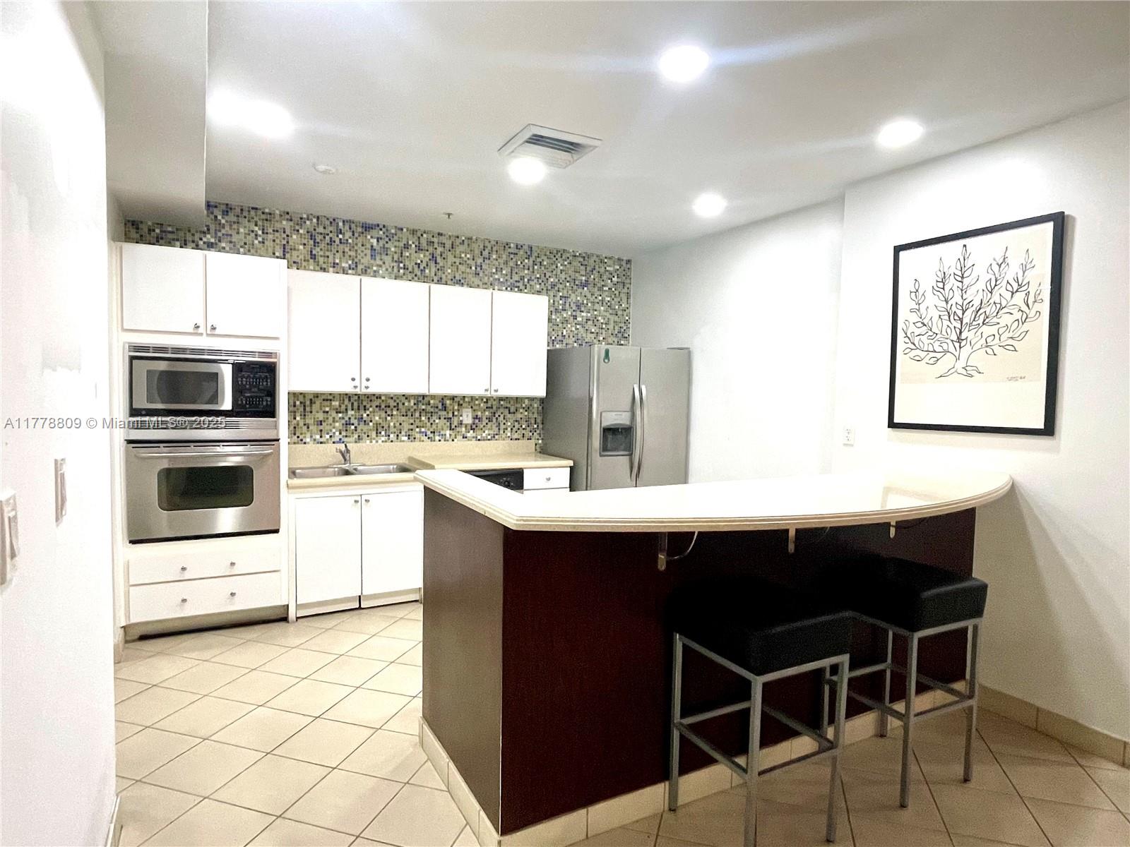 VALENCIA CONDO - Residential