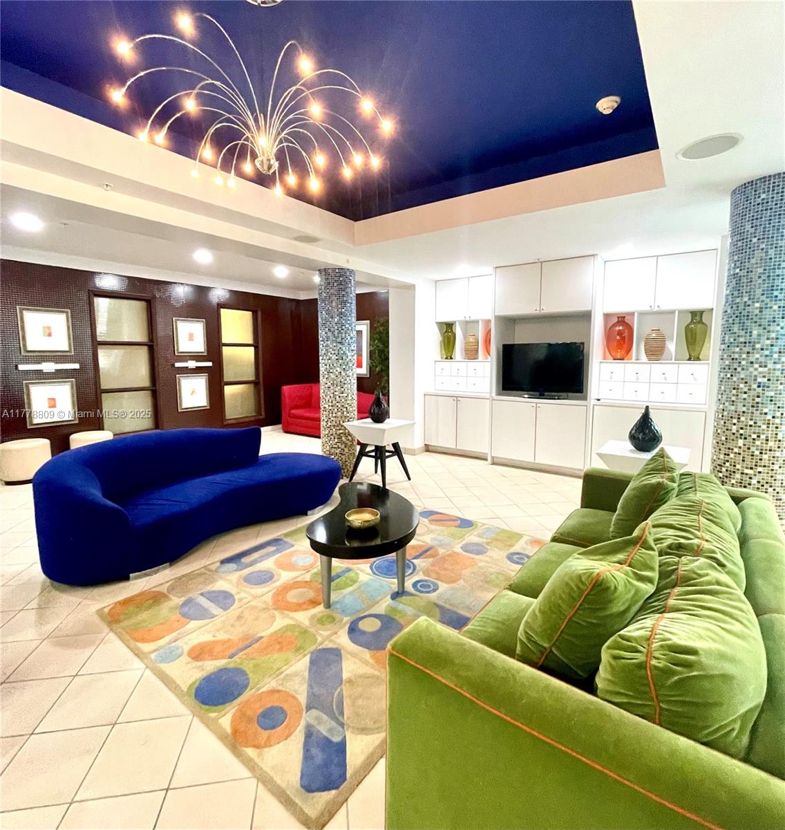 VALENCIA CONDO - Residential