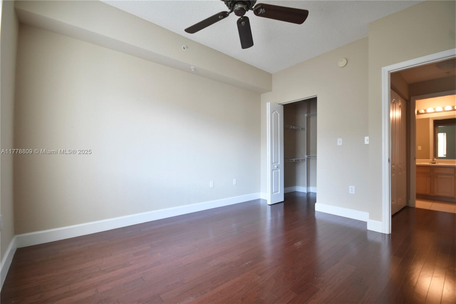 VALENCIA CONDO - Residential