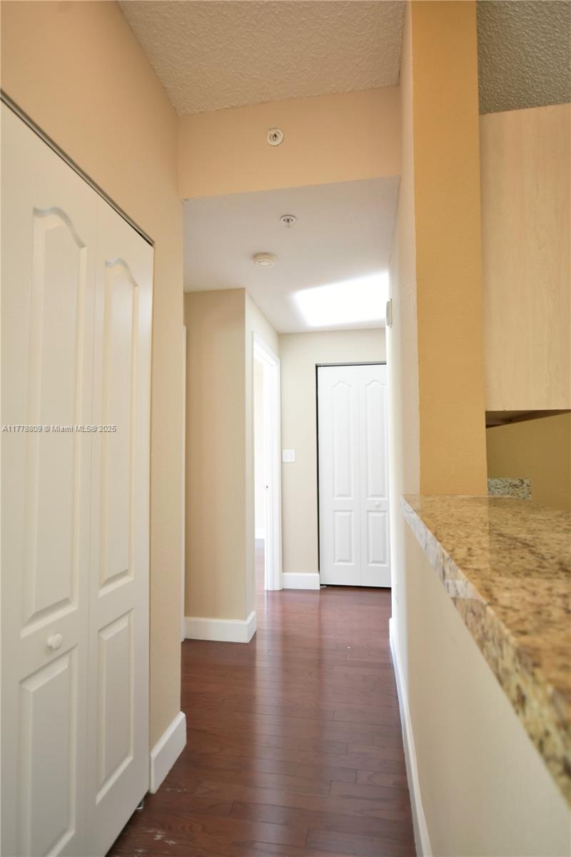 VALENCIA CONDO - Residential