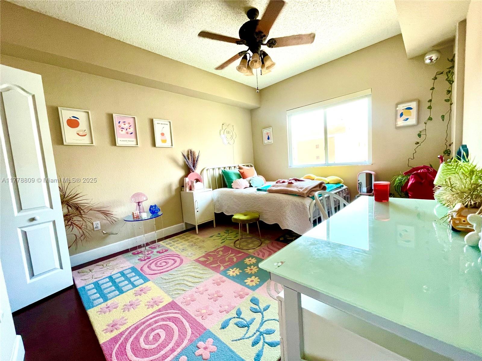 VALENCIA CONDO - Residential