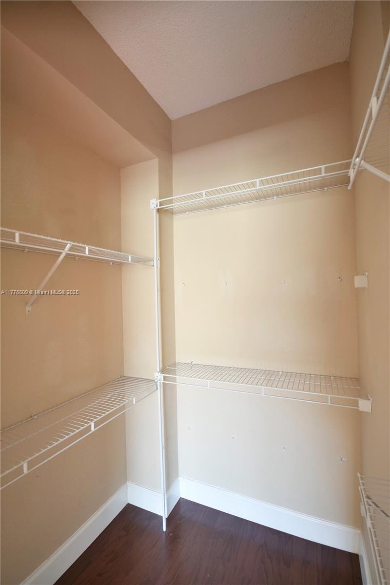 VALENCIA CONDO - Residential