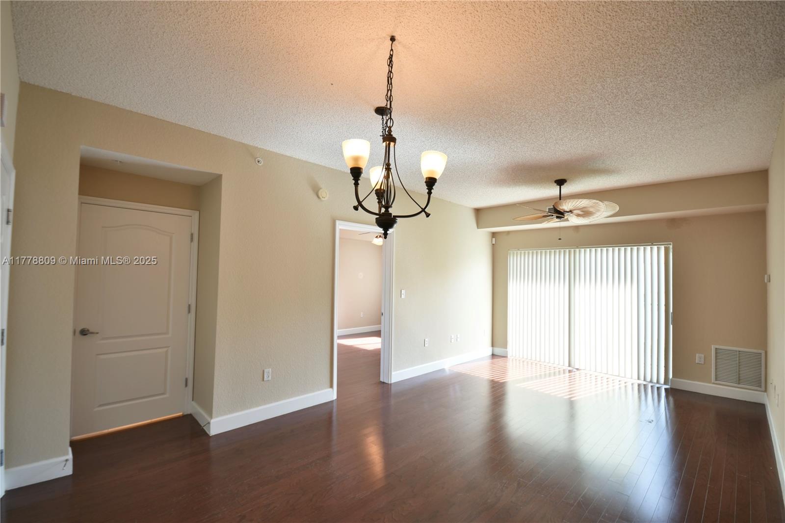 VALENCIA CONDO - Residential