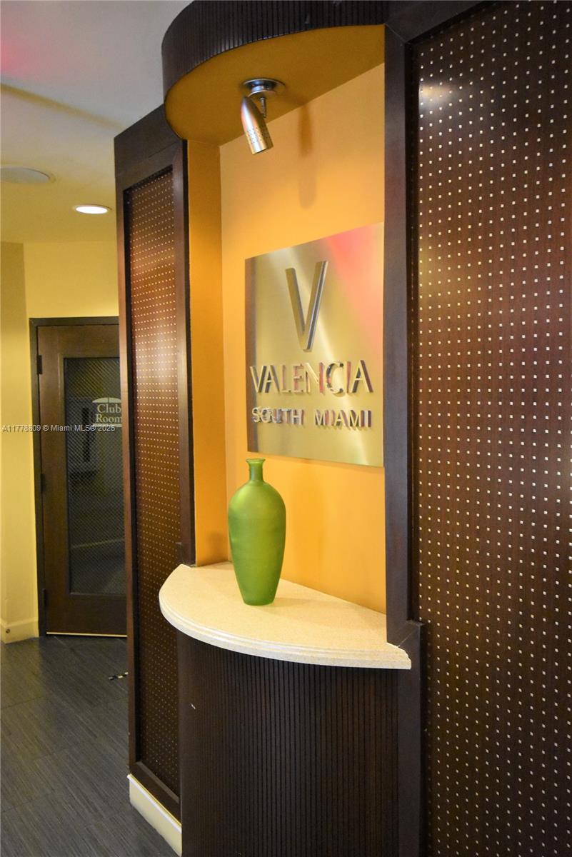 VALENCIA CONDO - Residential