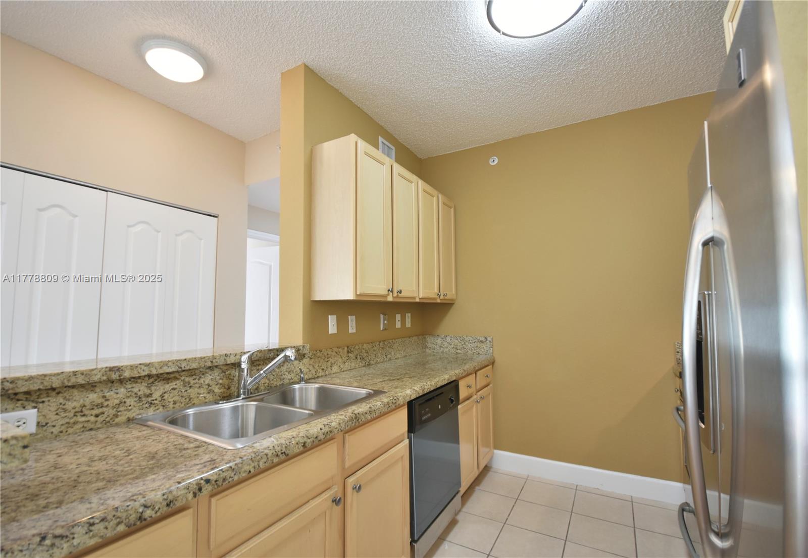 VALENCIA CONDO - Residential