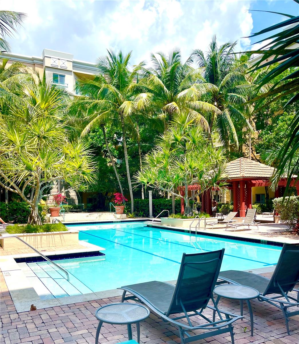 VALENCIA CONDO - Residential