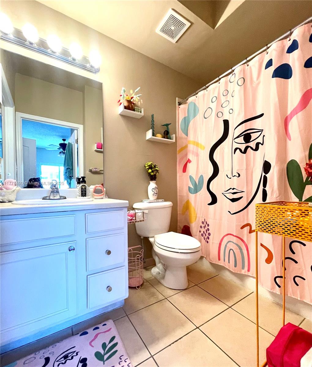 VALENCIA CONDO - Residential