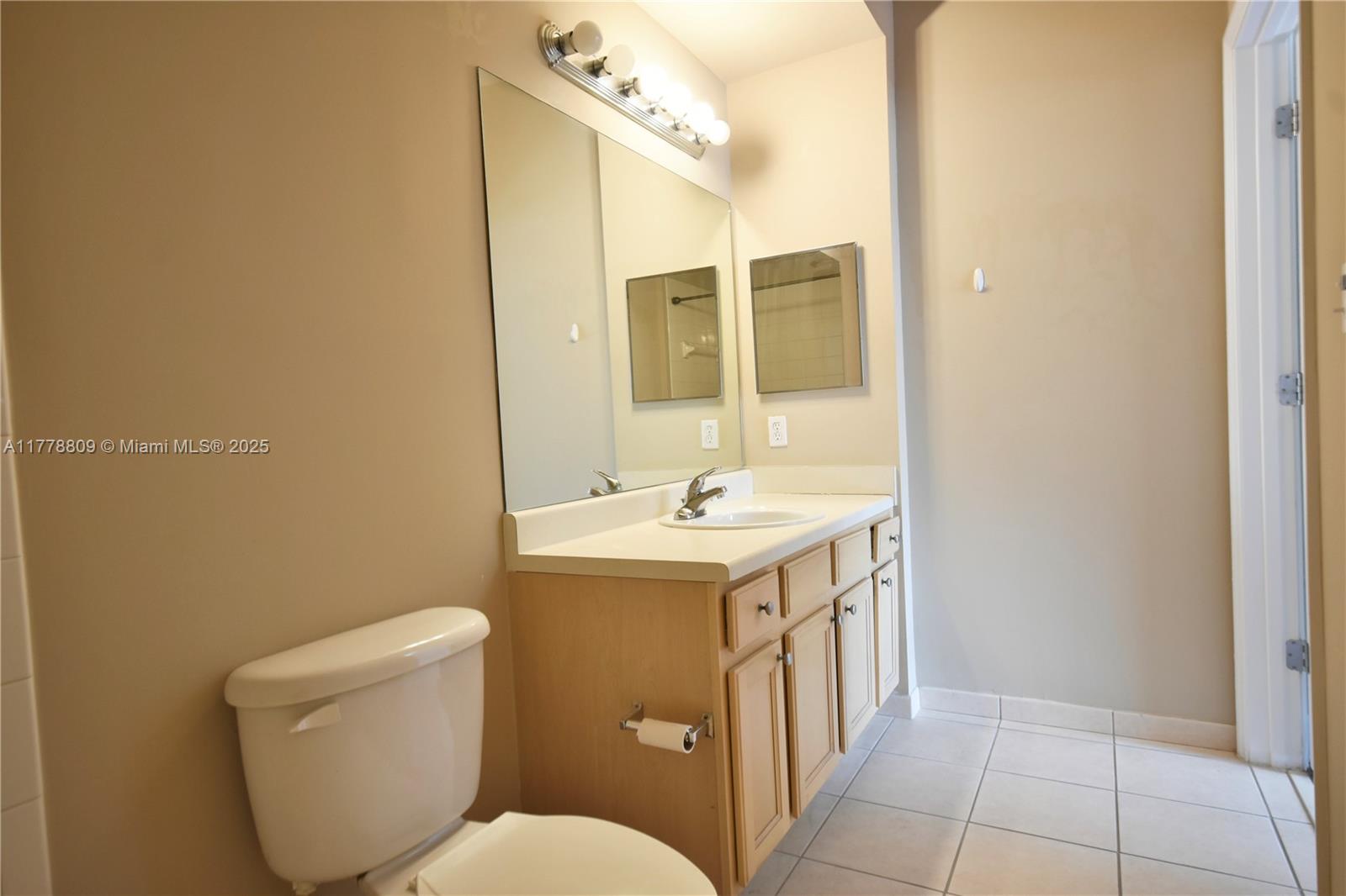 VALENCIA CONDO - Residential