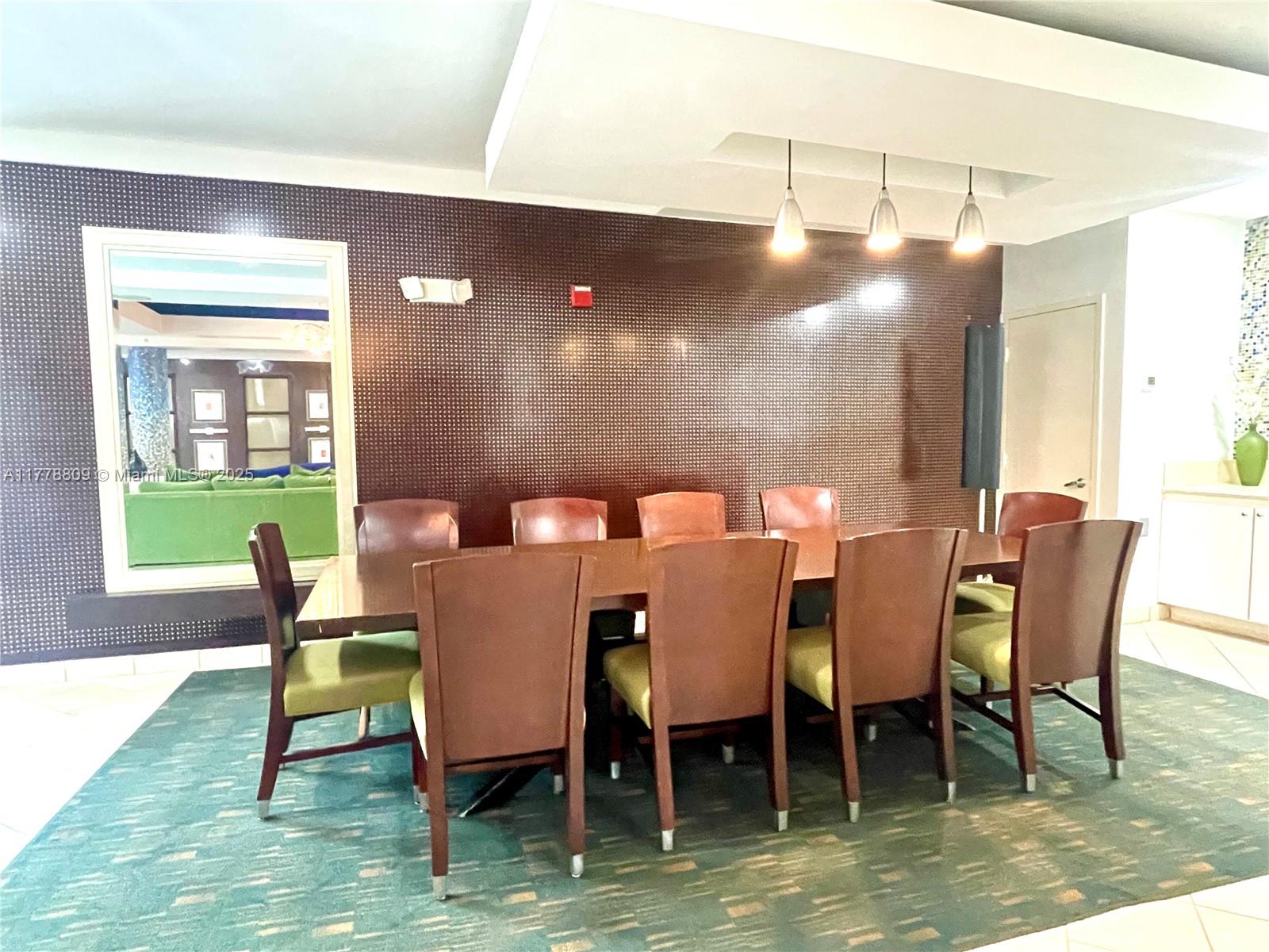 VALENCIA CONDO - Residential