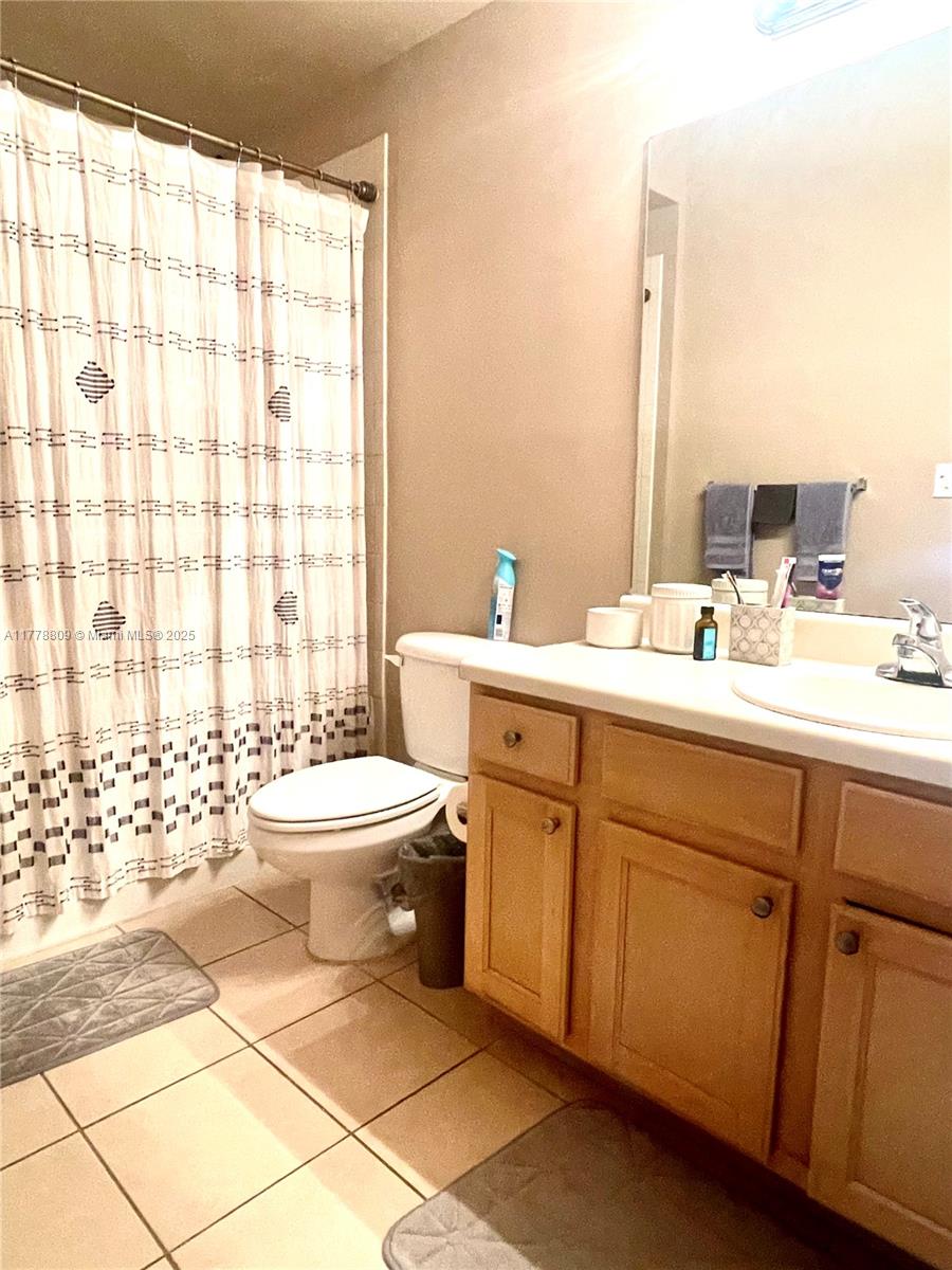 VALENCIA CONDO - Residential