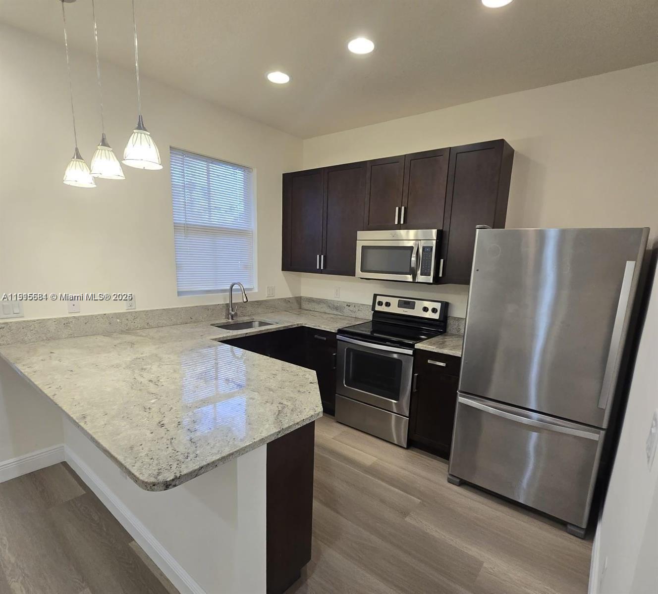 5150 HILLSBORO - Residential Lease