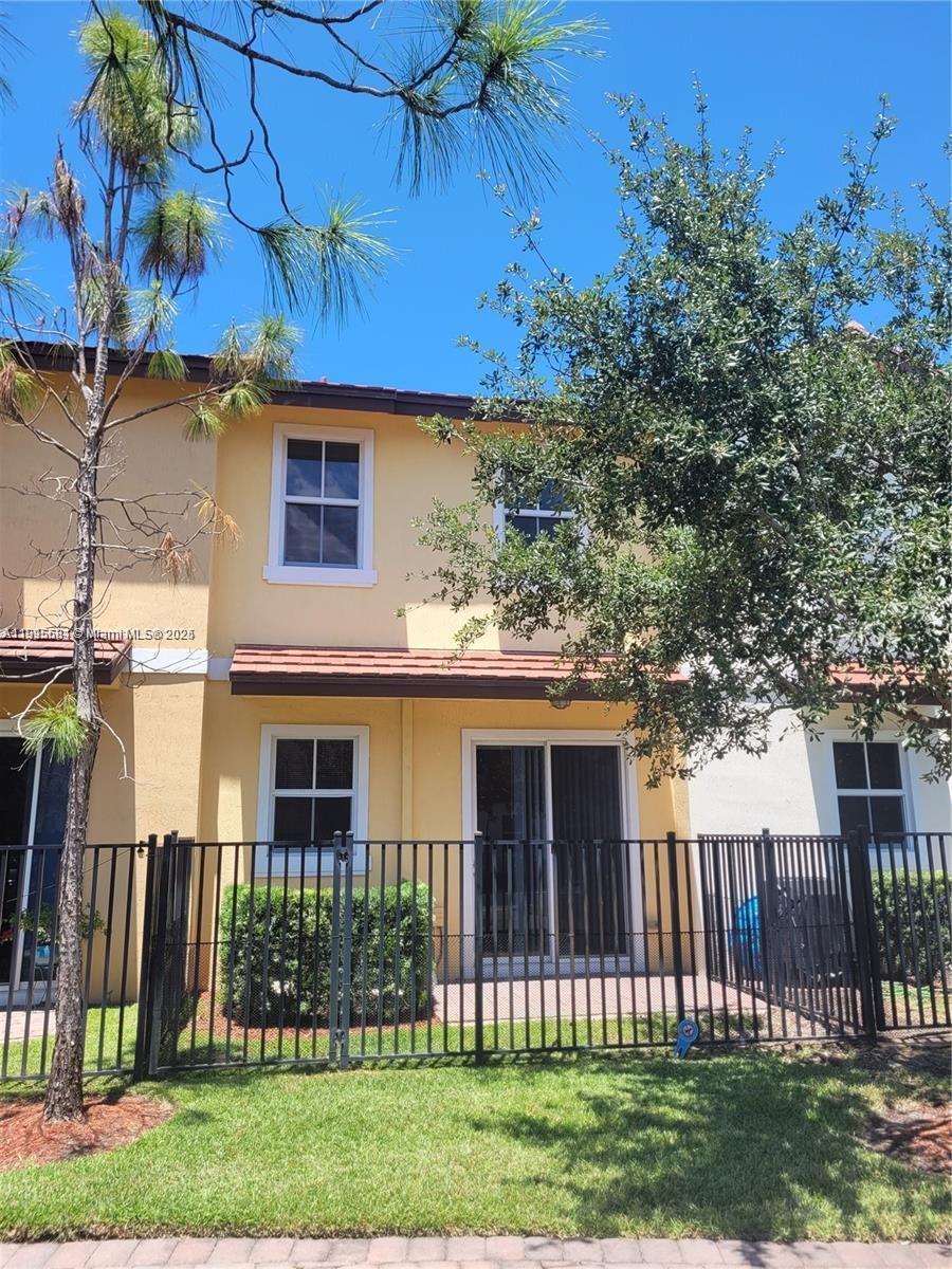 5150 HILLSBORO - Residential Lease