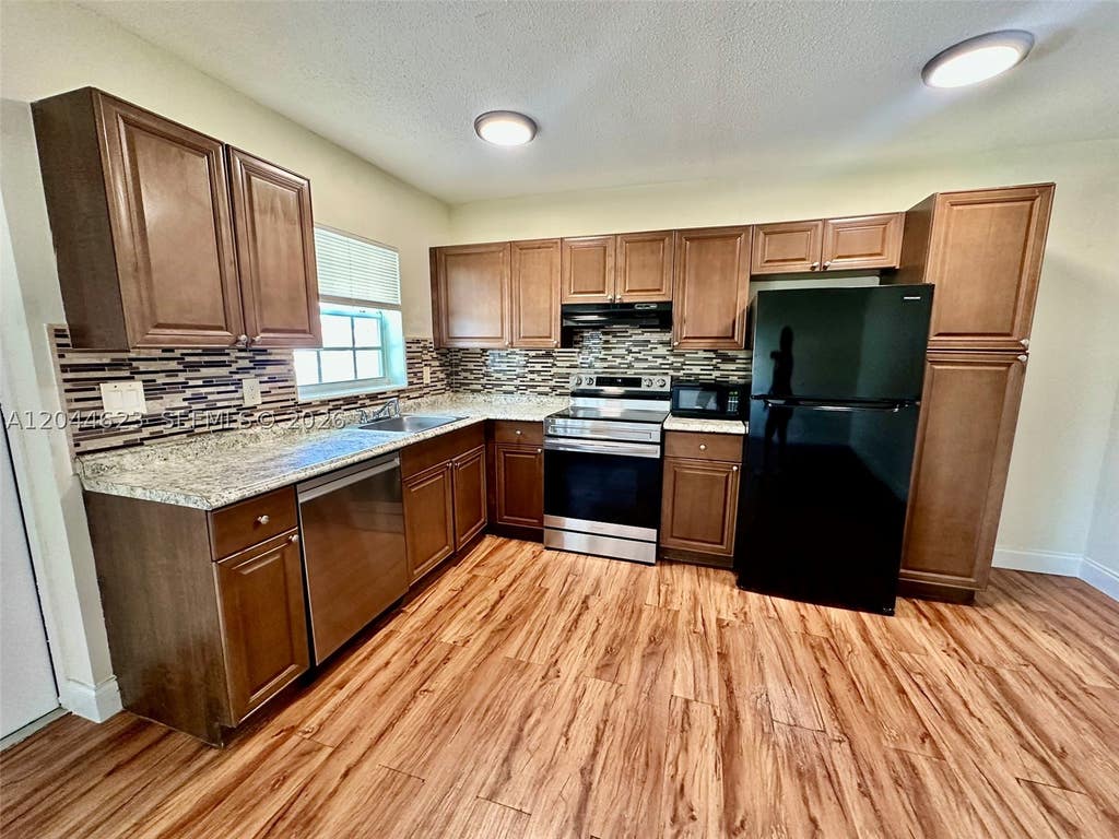 Photo of 5420 NE 22nd Ter #6, Fort Lauderdale, FL 33308 (MLS # A12044623)