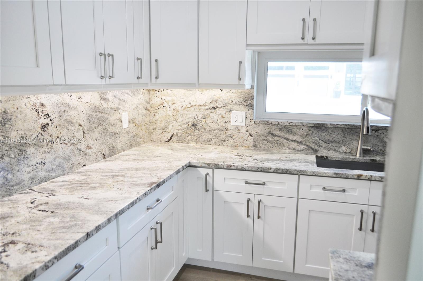 CORAL KEY VILLAS 3RD SEC - Residential