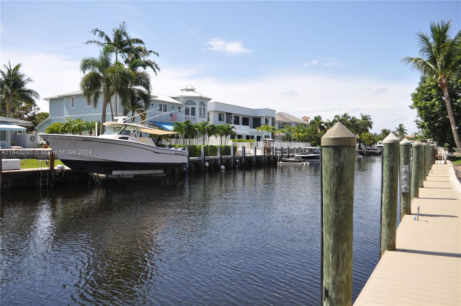 CORAL KEY VILLAS 3RD SEC - Residential