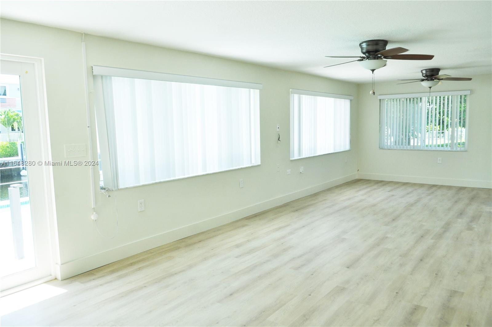 CORAL KEY VILLAS 3RD SEC - Residential