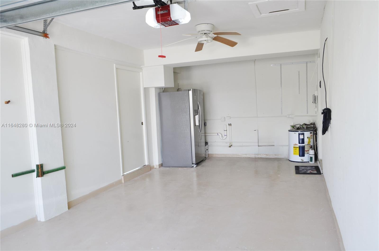 CORAL KEY VILLAS 3RD SEC - Residential