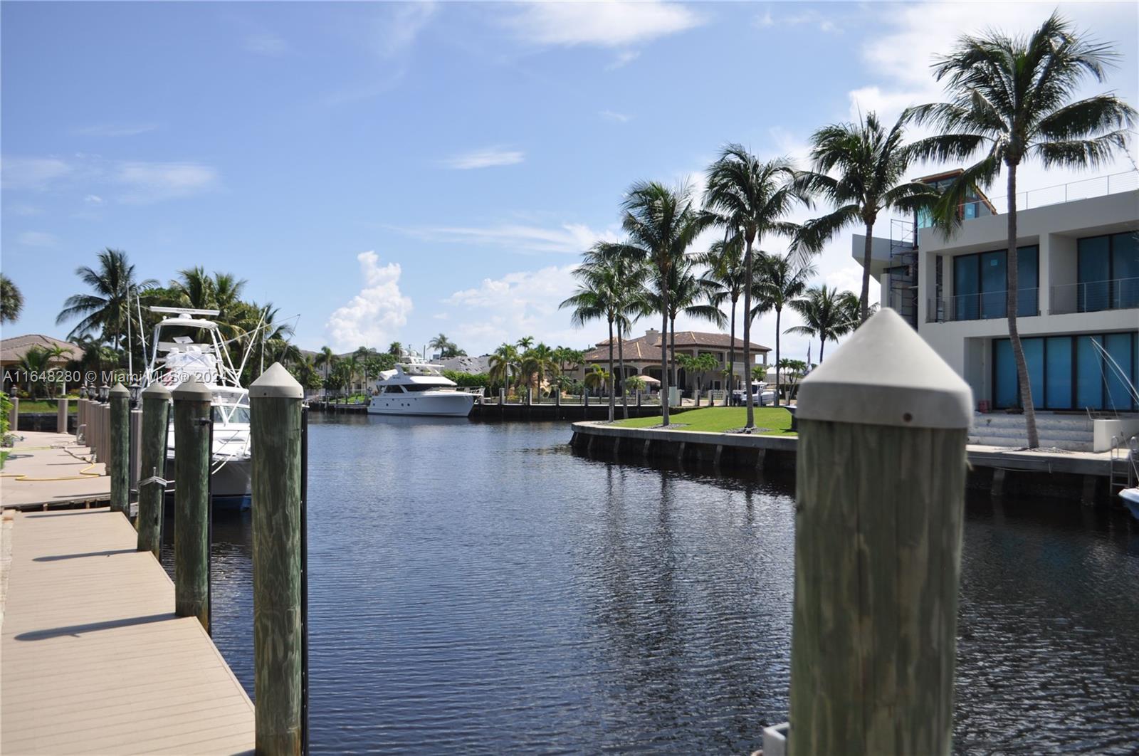 CORAL KEY VILLAS 3RD SEC - Residential