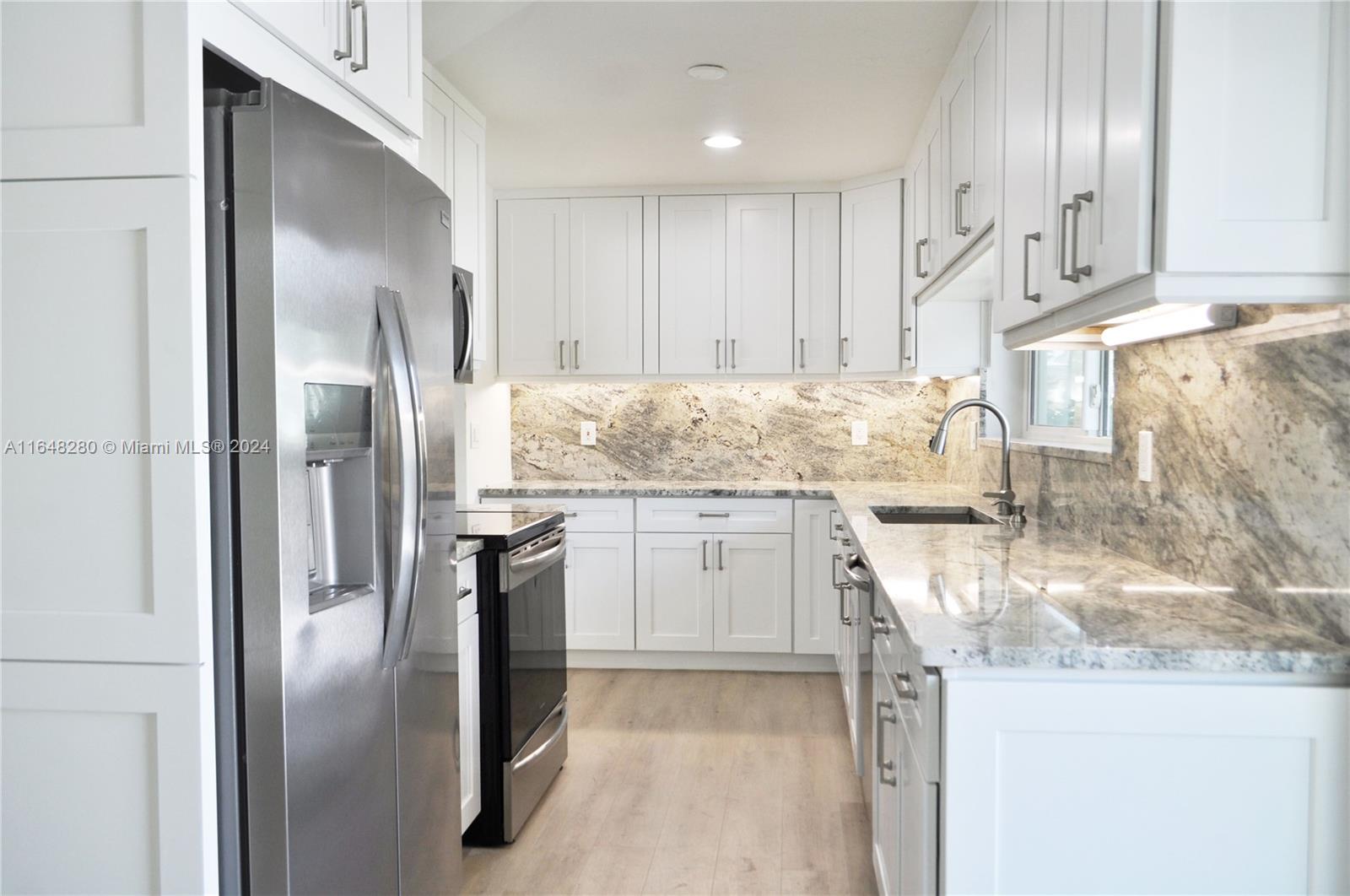 CORAL KEY VILLAS 3RD SEC - Residential