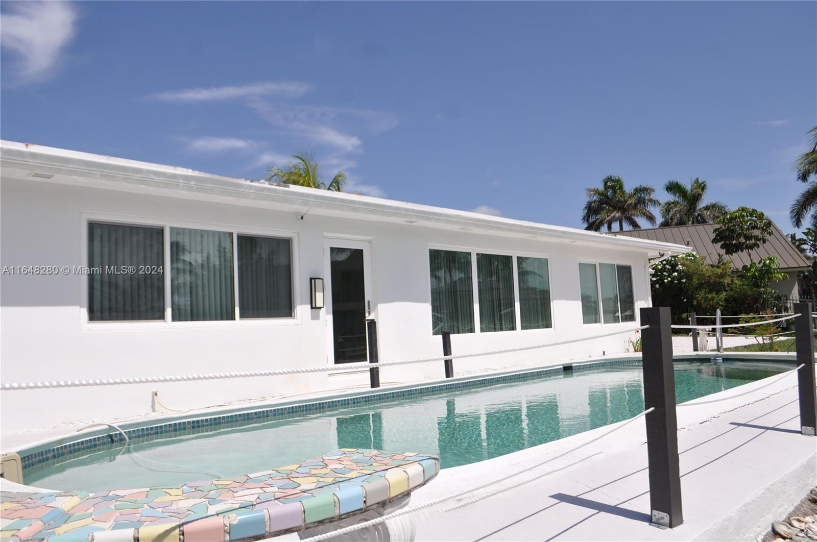 CORAL KEY VILLAS 3RD SEC - Residential