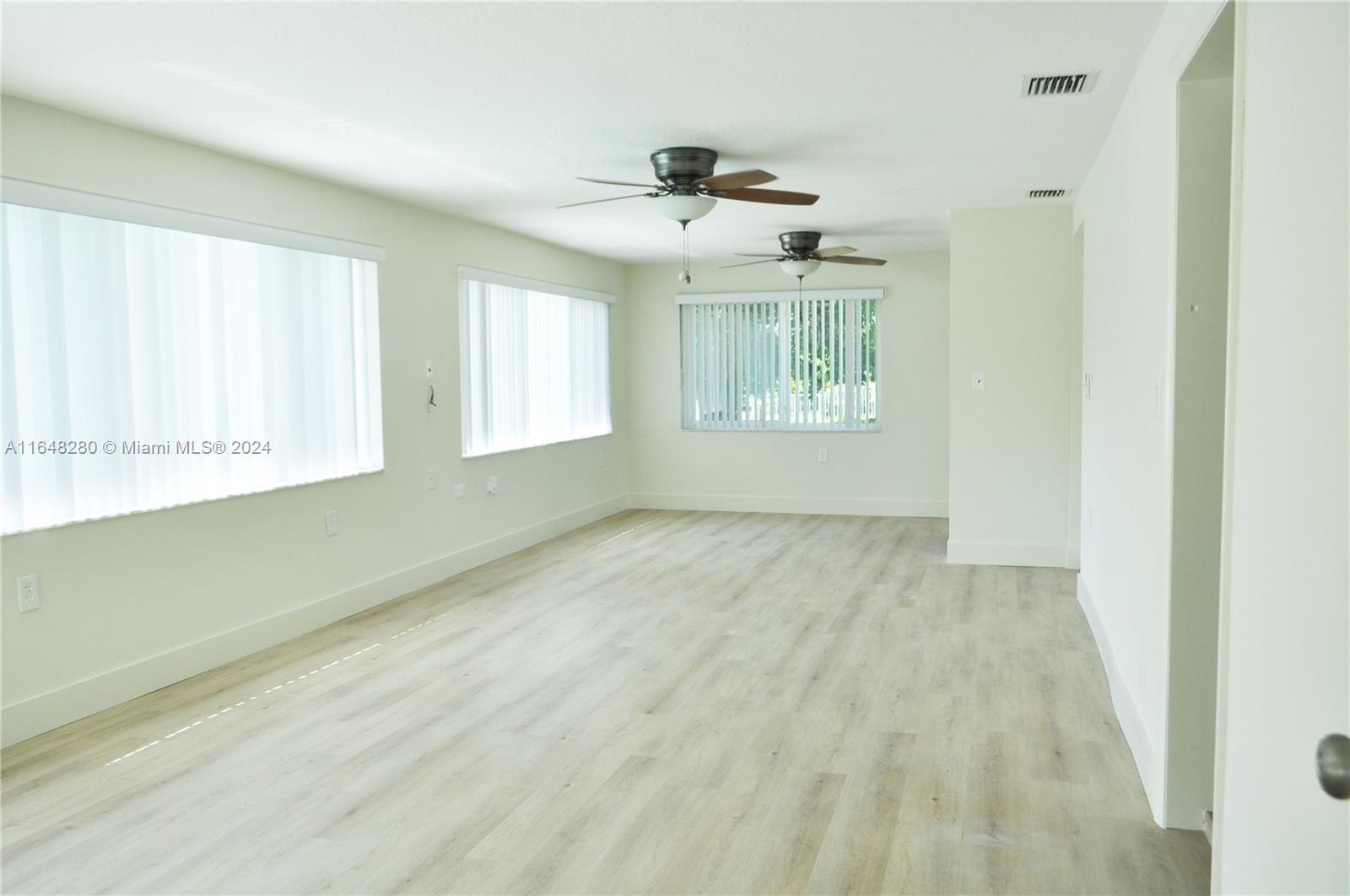 CORAL KEY VILLAS 3RD SEC - Residential