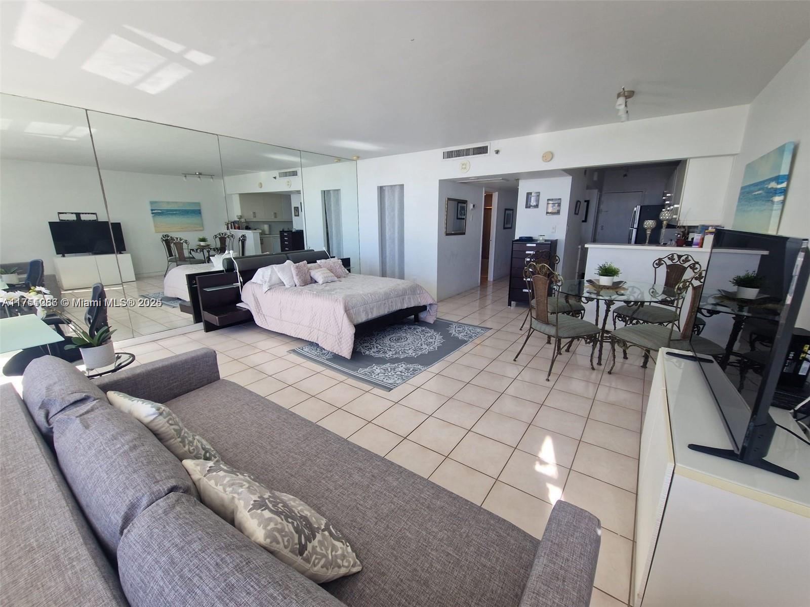 Rental Property at 100 Lincoln Rd 1136, Miami Beach, Miami-Dade County, Florida - Bathrooms: 1  - $4,000 MO.