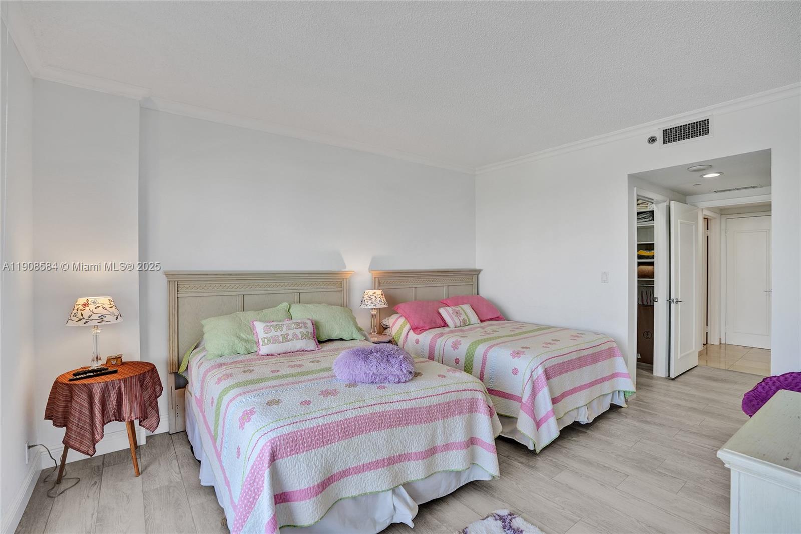 2000 ISL BLVD WILLIAMS IS - Residential