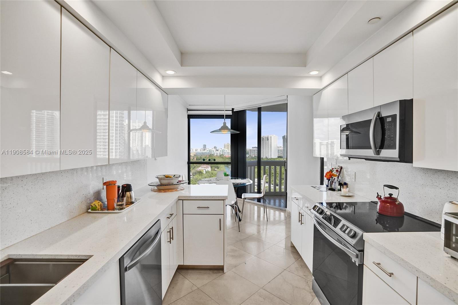 2000 ISL BLVD WILLIAMS IS - Residential