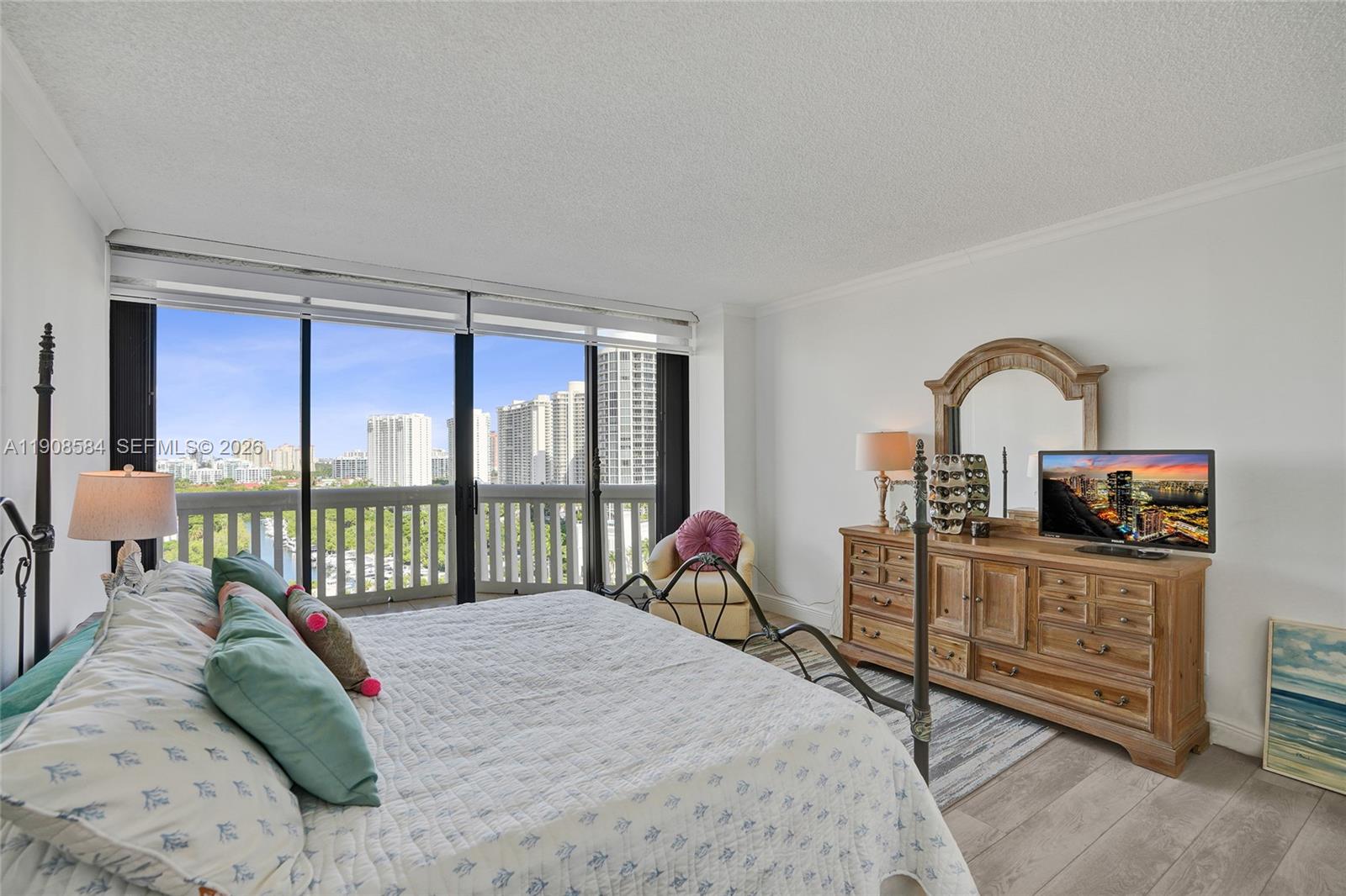 2000 ISL BLVD WILLIAMS IS - Residential