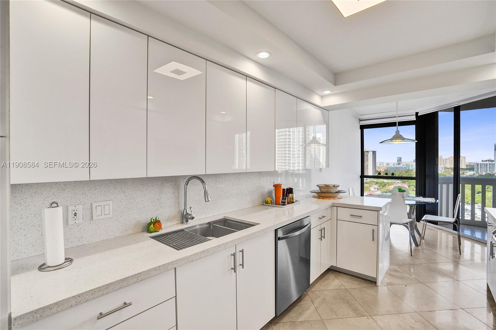 2000 ISL BLVD WILLIAMS IS - Residential