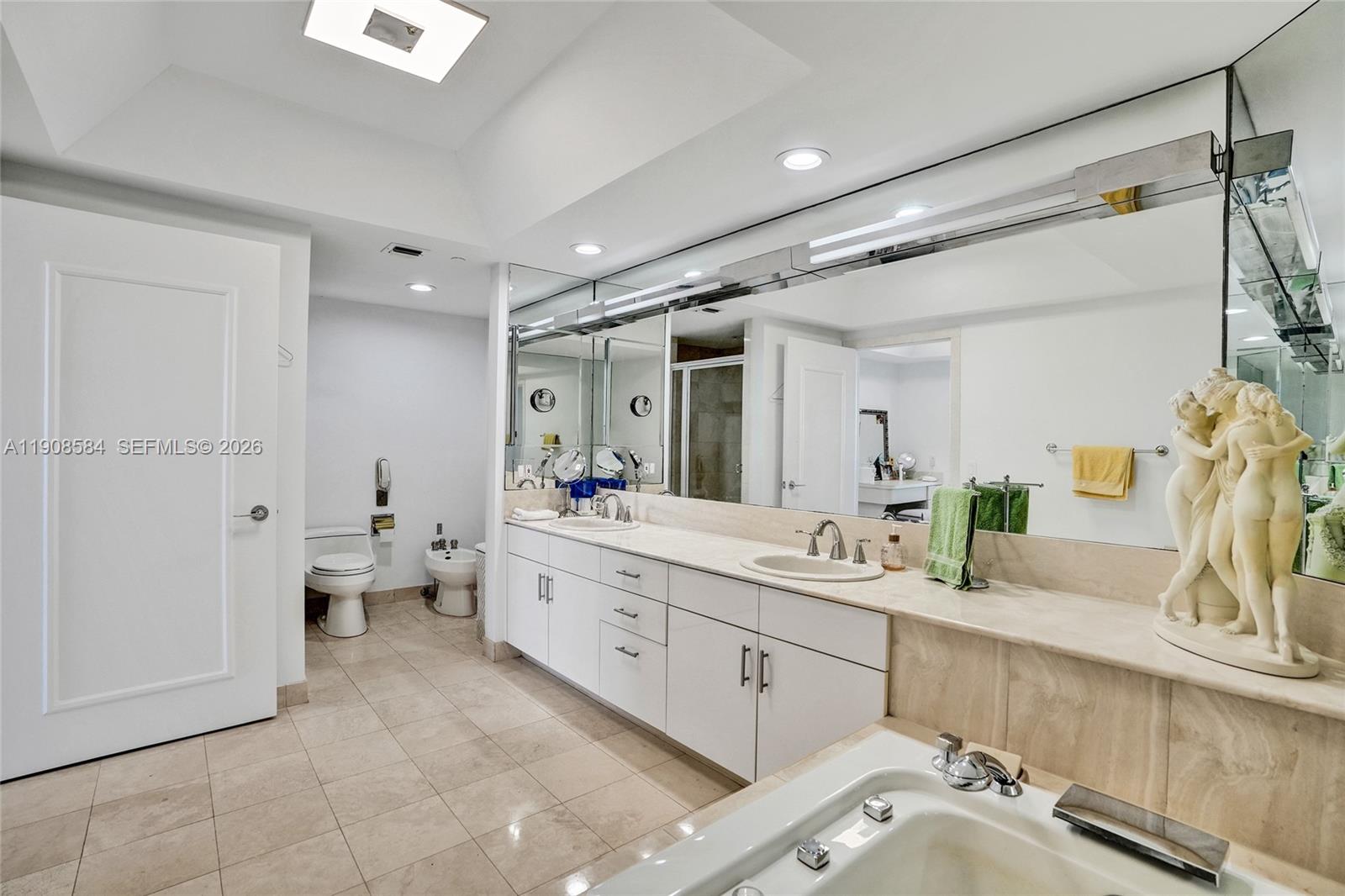 2000 ISL BLVD WILLIAMS IS - Residential