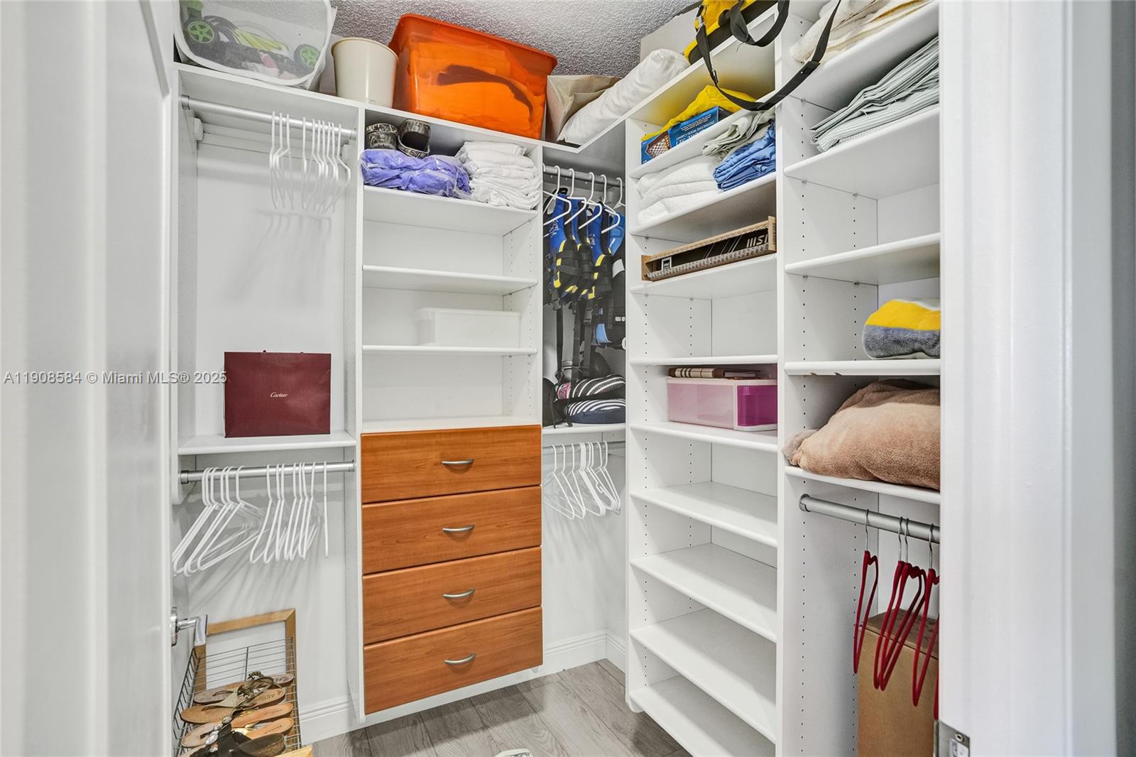 2000 ISL BLVD WILLIAMS IS - Residential