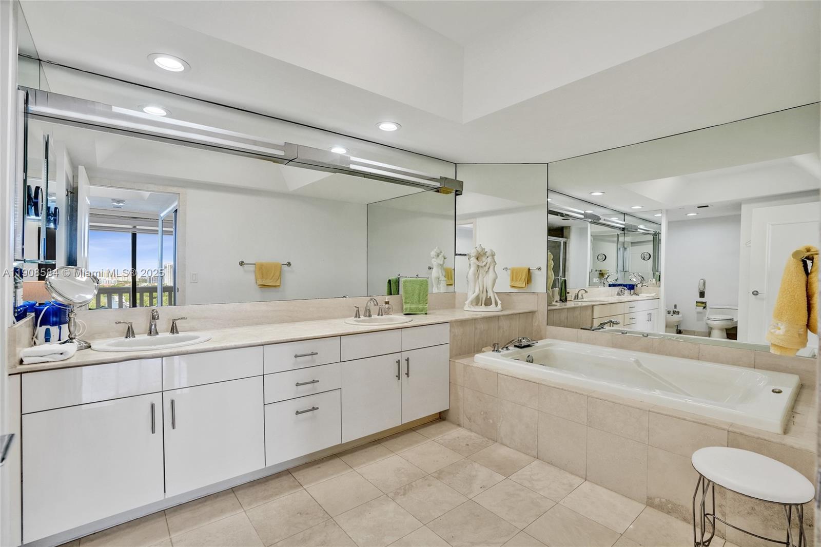 2000 ISL BLVD WILLIAMS IS - Residential