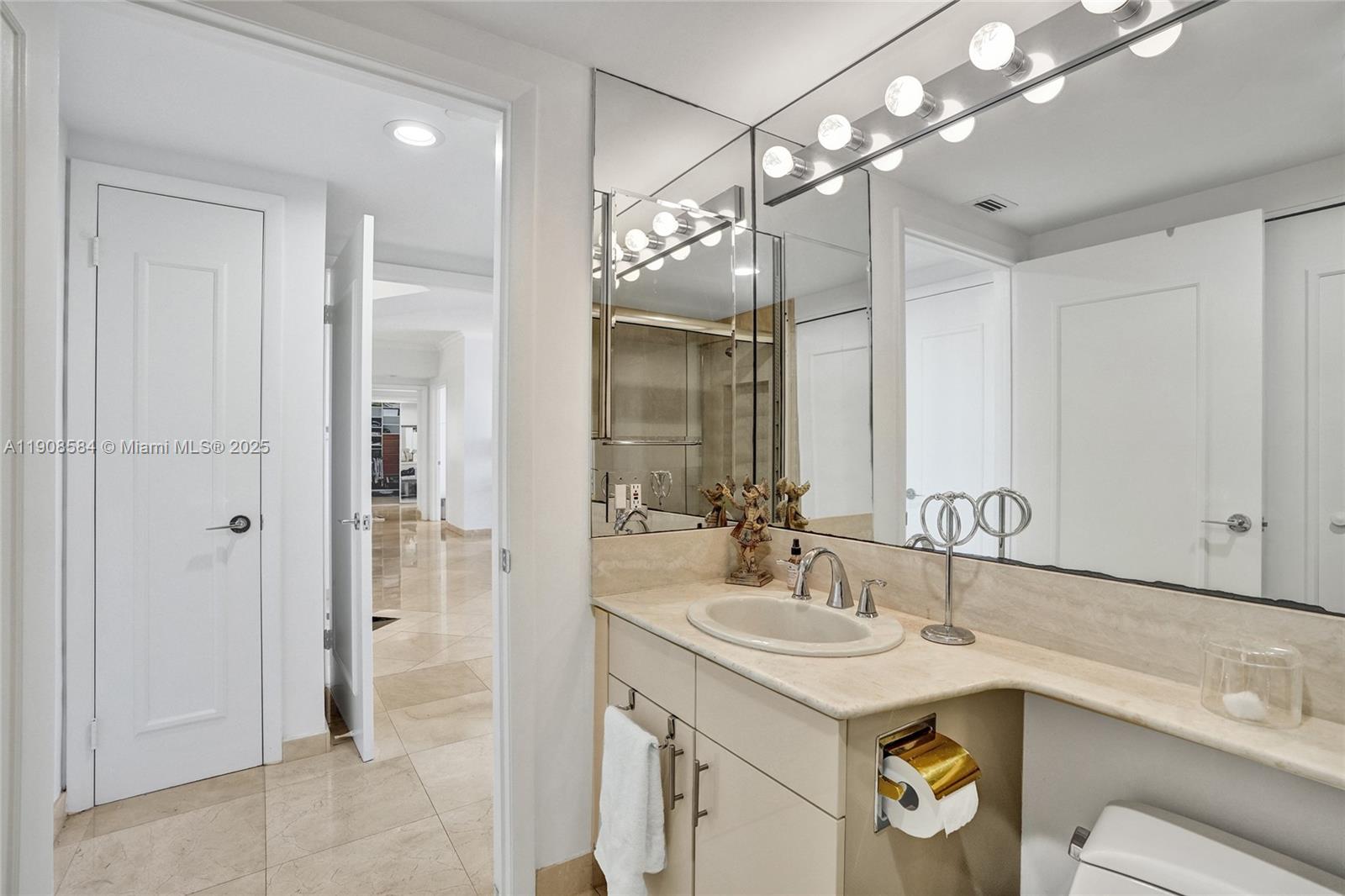 2000 ISL BLVD WILLIAMS IS - Residential