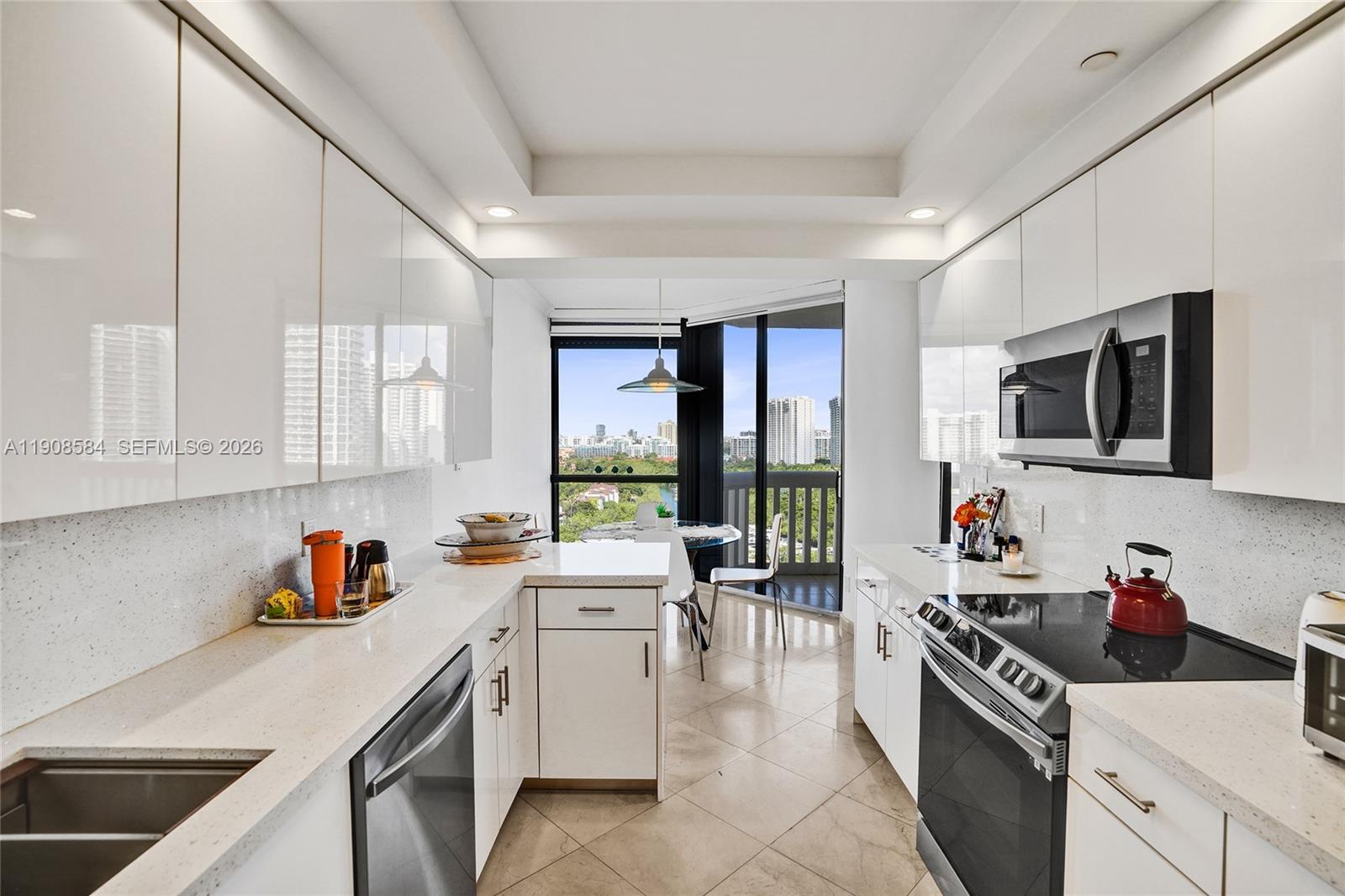 2000 ISL BLVD WILLIAMS IS - Residential