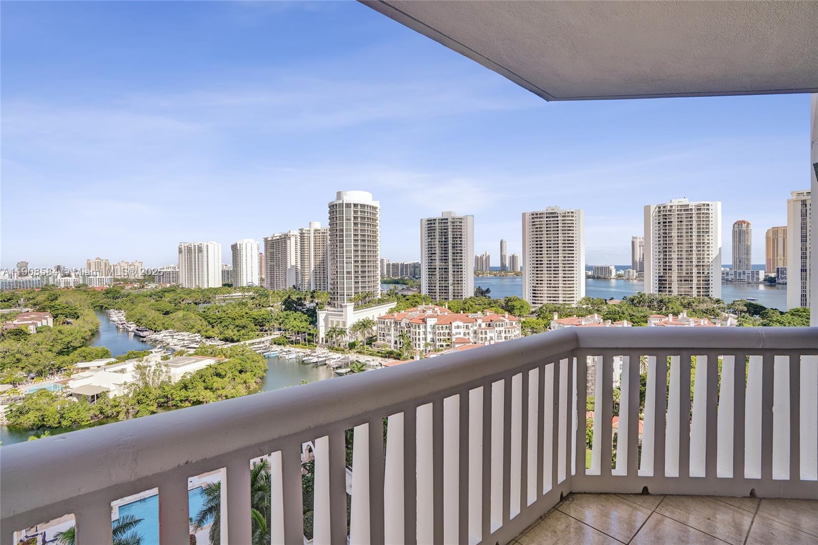 2000 ISL BLVD WILLIAMS IS - Residential