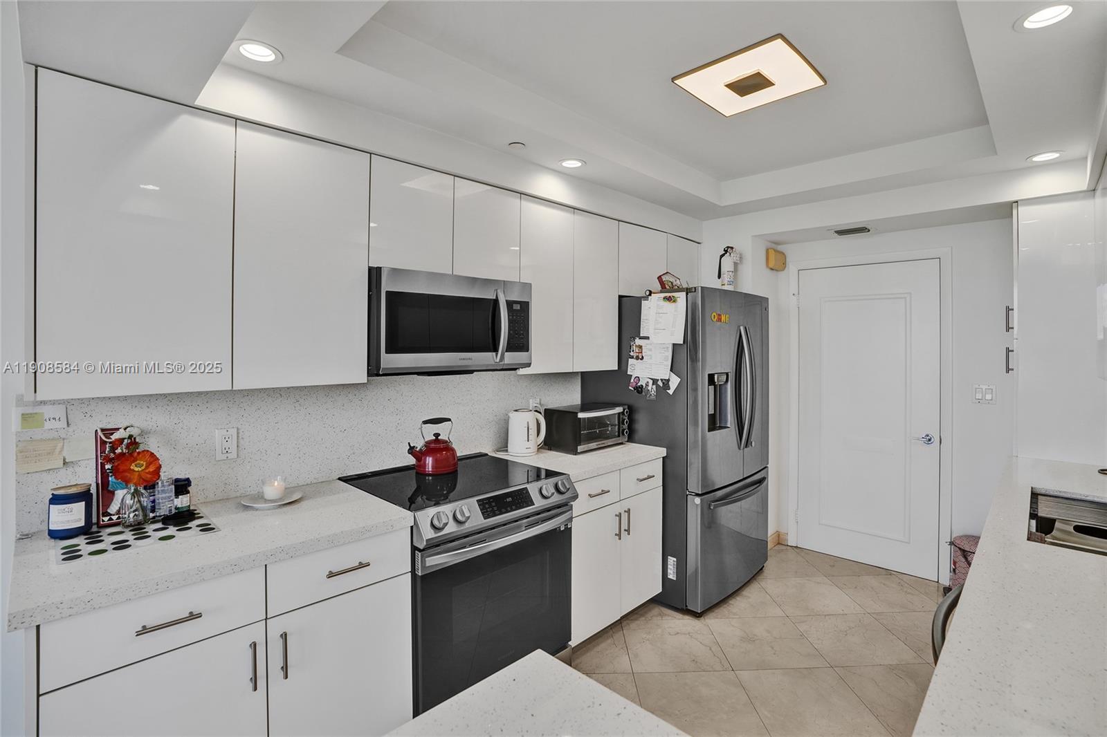 2000 ISL BLVD WILLIAMS IS - Residential