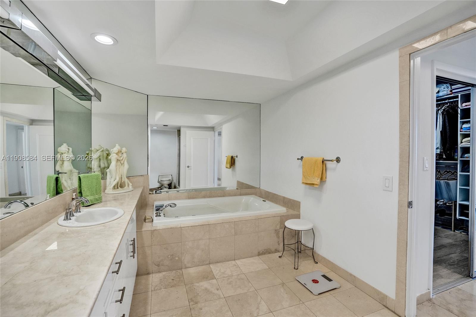 2000 ISL BLVD WILLIAMS IS - Residential