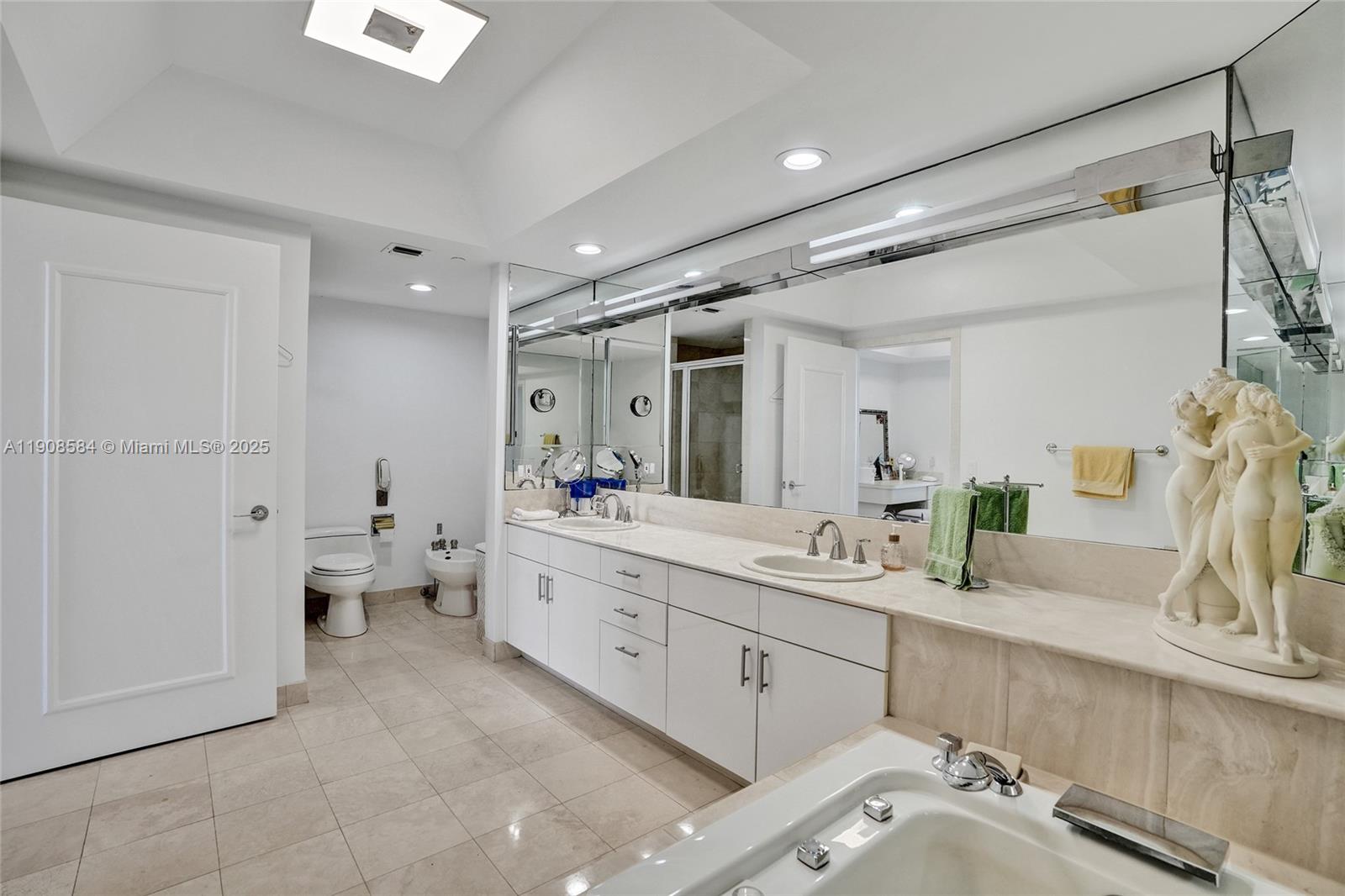 2000 ISL BLVD WILLIAMS IS - Residential