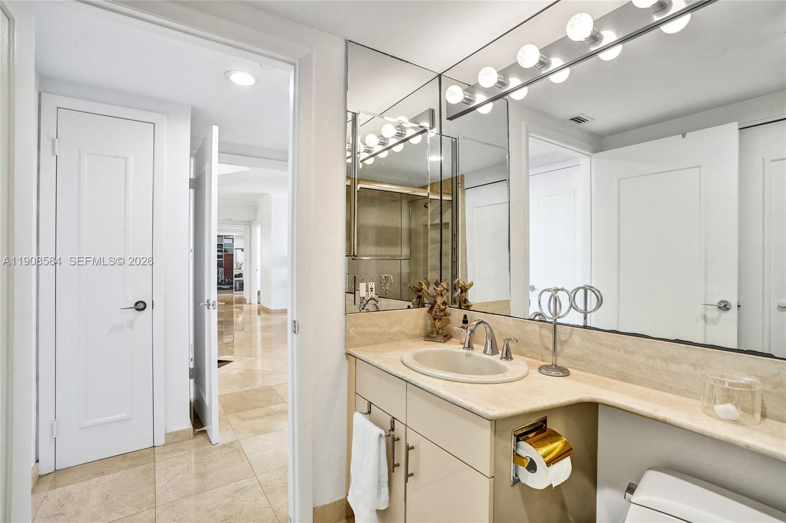 2000 ISL BLVD WILLIAMS IS - Residential