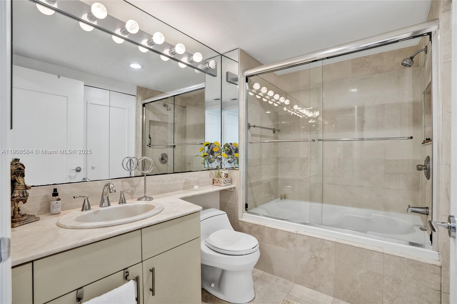 2000 ISL BLVD WILLIAMS IS - Residential