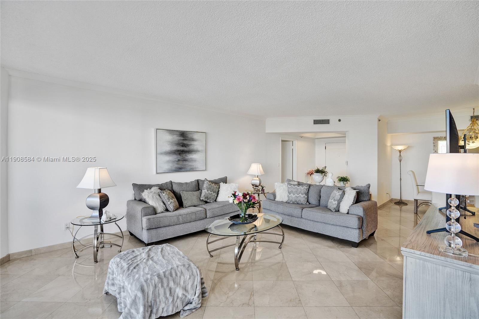 2000 ISL BLVD WILLIAMS IS - Residential