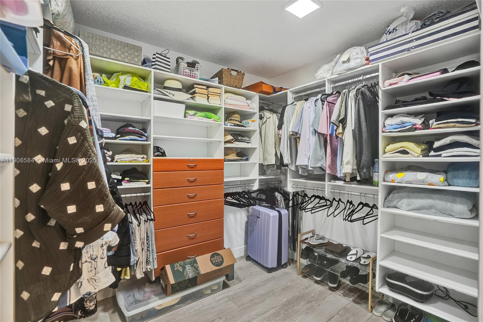 2000 ISL BLVD WILLIAMS IS - Residential