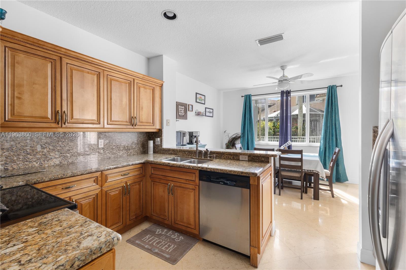 HOLLYWOOD LAKES COUNTRY C - Residential