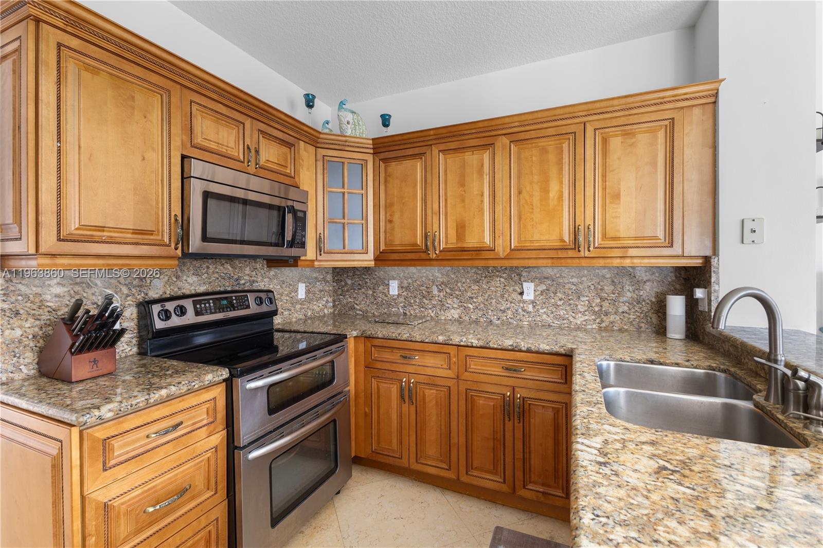 HOLLYWOOD LAKES COUNTRY C - Residential