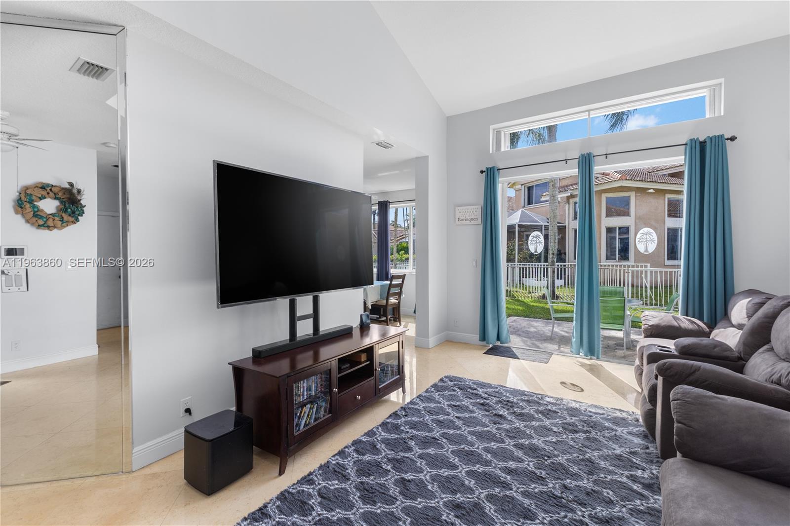 HOLLYWOOD LAKES COUNTRY C - Residential