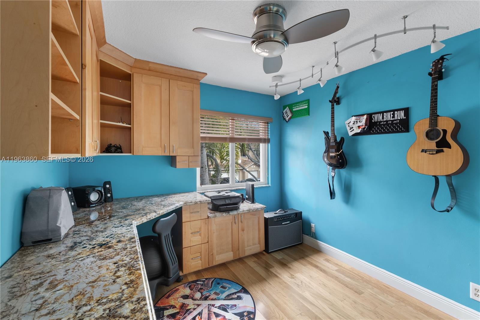 HOLLYWOOD LAKES COUNTRY C - Residential