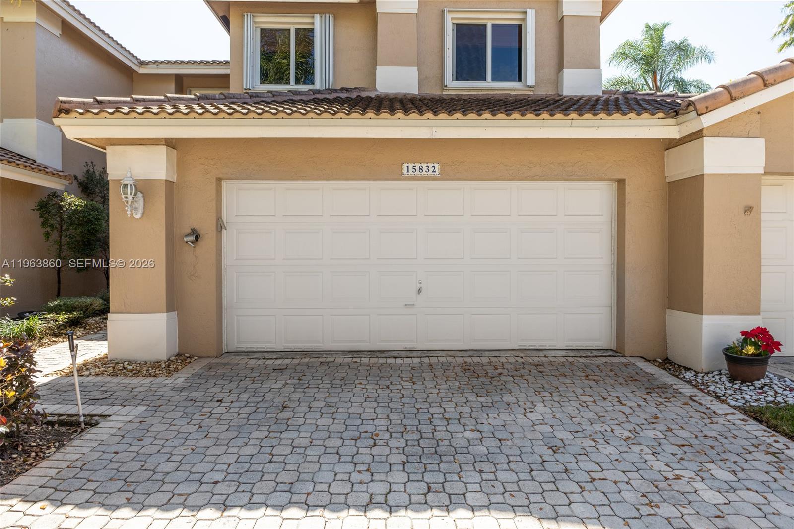 HOLLYWOOD LAKES COUNTRY C - Residential