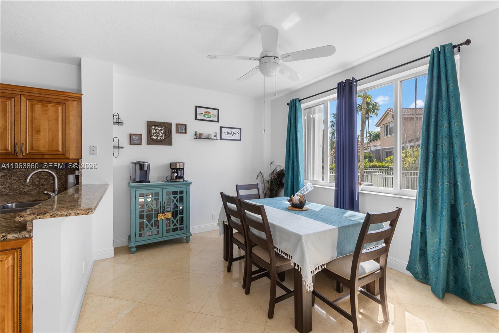 HOLLYWOOD LAKES COUNTRY C - Residential